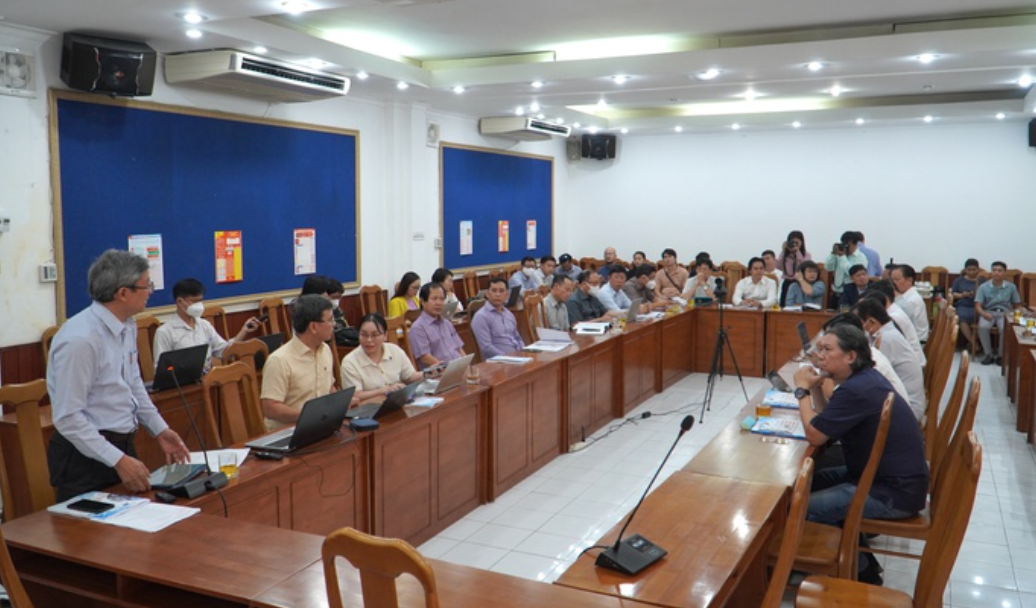 Các diễn giả tham dự hội thảo “Cơ chế chính sách nhà ở xã hội trên địa bàn TP.HCM theo quan điểm liên kết vùng”, do Viện Nghiên cứu phát triển TP.HCM (HIDS) tổ chức - Ảnh: BC. 