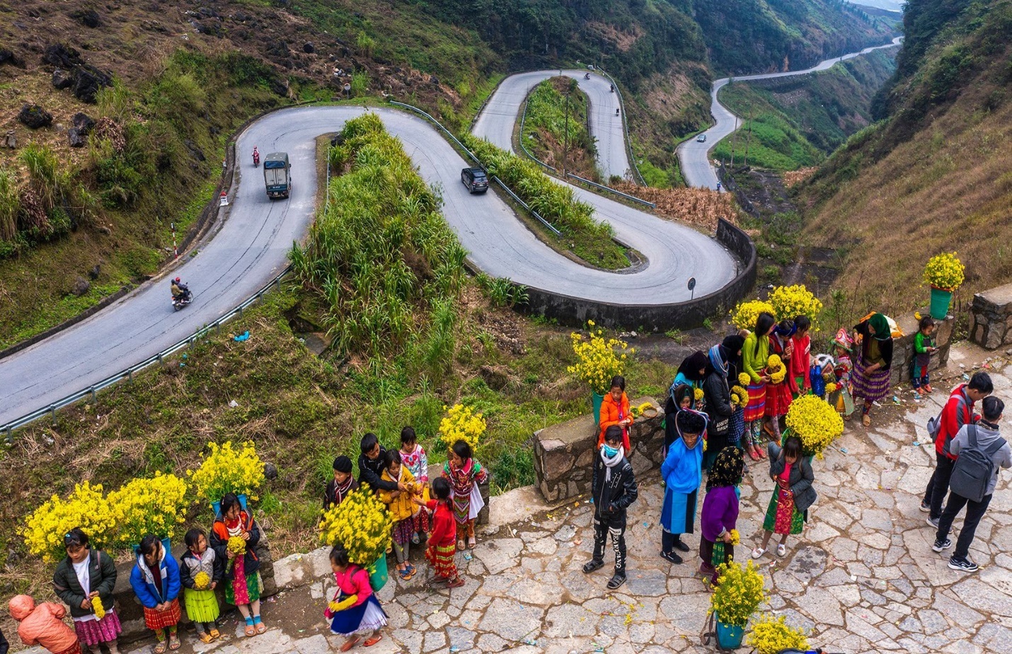 Ưu tiên đầu tư cho các phương thức vận tải đường sắt, đường thủy nội địa, hàng không nhằm giảm áp lực cho vận tải đường bộ vùng trung du và miền núi phía Bắc.