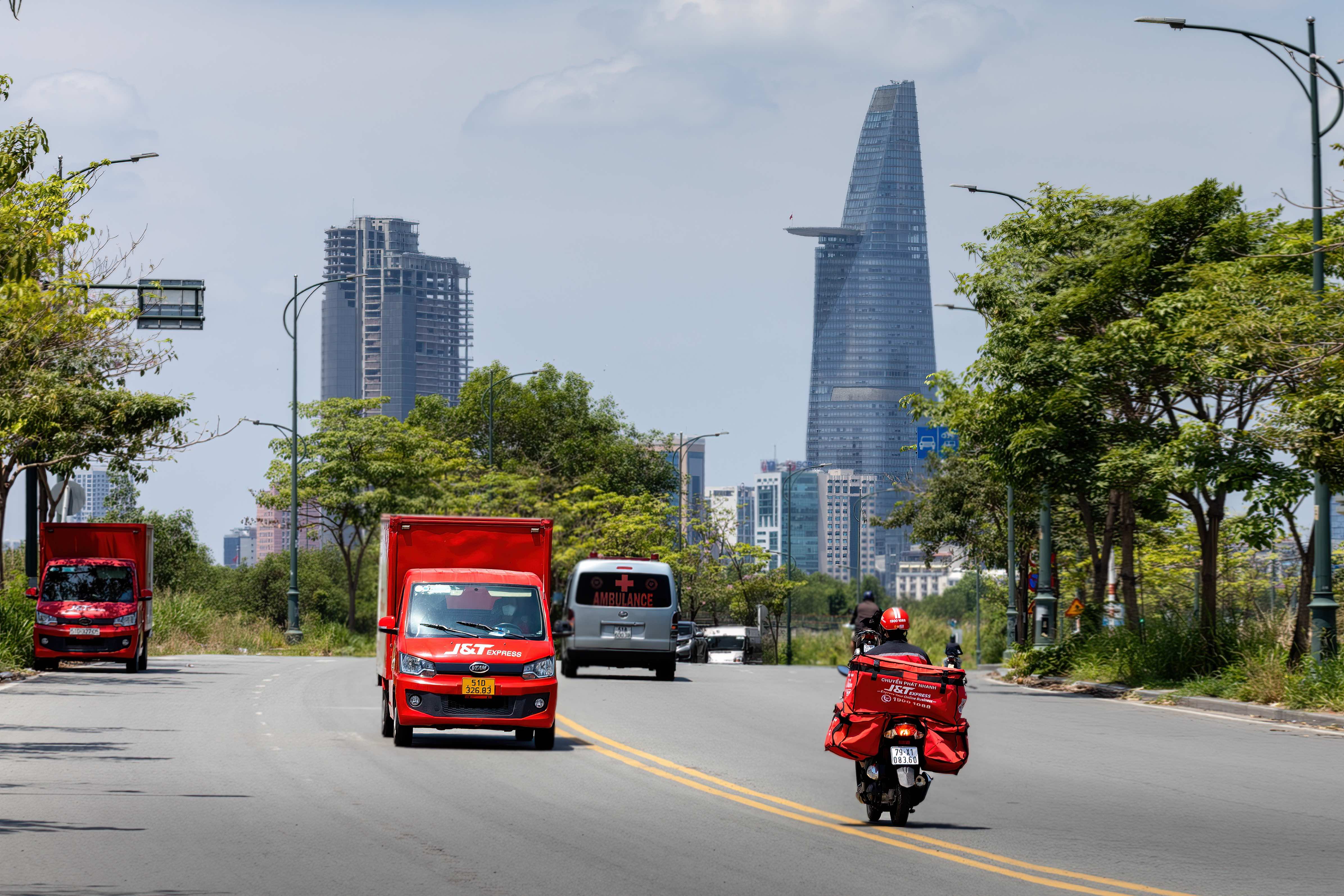 Việc ứng dụng công nghệ thanh toán qua mã QR động, dịch vụ tiện ích Zalo ZNS của J&T Express mang đến nhiều tiện ích cho khách hàng.