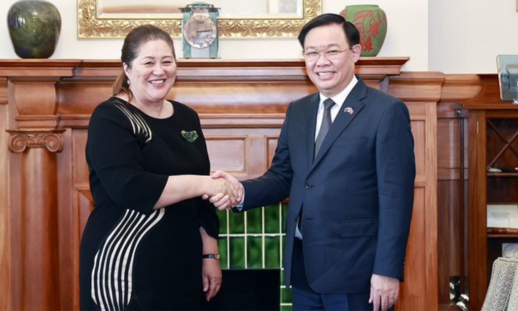 Chủ tịch Quốc hội Vương Đình Huệ và Toàn quyền New Zealand Dame Cindy Kiro - Ảnh: Quochoi.vn