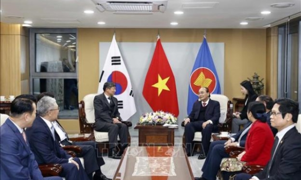 Chủ tịch nước Nguyễn Xuân Phúc tiếp Chủ tịch Hội hữu nghị Hàn - Việt Kim Joon - Ảnh: TTXVN