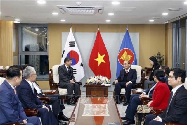 Chủ tịch nước Nguyễn Xuân Phúc tiếp Chủ tịch Hội hữu nghị Hàn - Việt Kim Joon - Ảnh: TTXVN