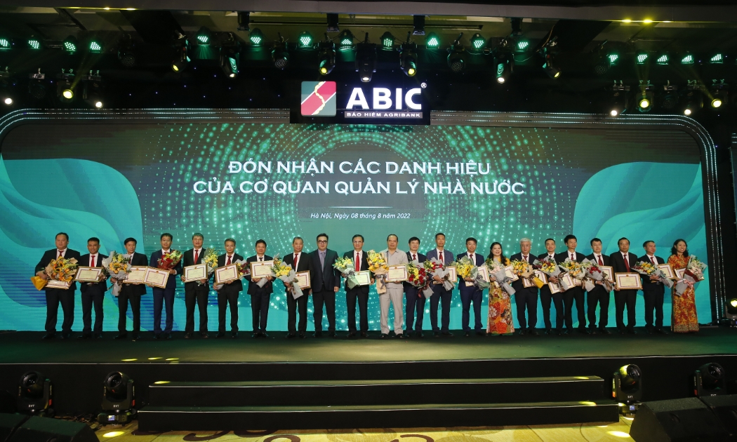 Bảo hiểm Agribank vinh dự đón nhận các danh hiệu của cơ quan quản lý nhà nước.