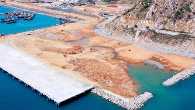 Ninh Thuan building road connecting North-South Expressway and Ca Na Port