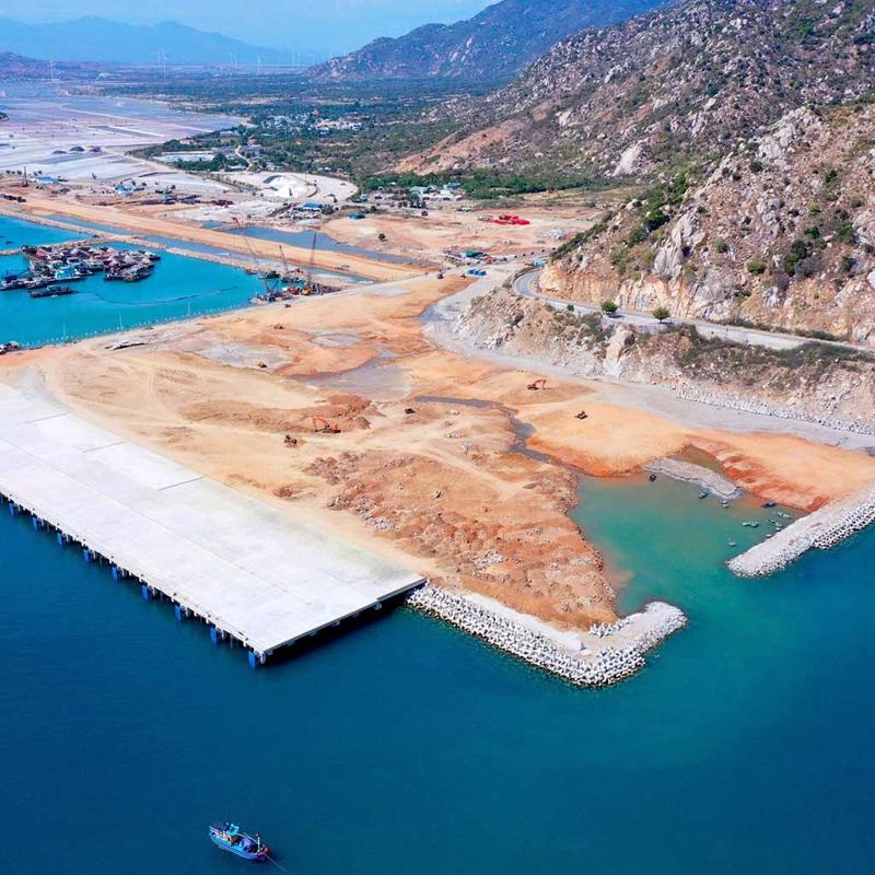 Ninh Thuan building road connecting North-South Expressway and Ca Na Port