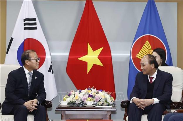 Chủ tịch nước Nguyễn Xuân Phúc tiếp ông Lý Huân, Chủ tịch dòng họ Lý tại Hàn Quốc - Ảnh: TTXVN