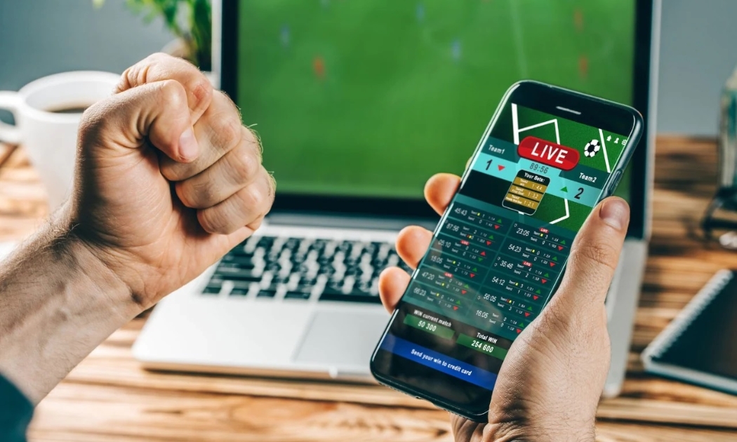 Liên tục thời gian qua, hàng loạt đường dây cá độ bóng đá tiền tỷ dịp World Cup 2022 đã bị bắt. (Ảnh minh họa).