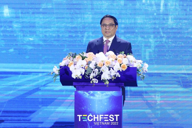 Thủ tướng phát biểu tại Chương trình "Dấu ấn - Ngày hội khởi nghiệp đổi mới sáng tạo quốc gia - Techfest 2022" tối 3/12 tại Bình Dương. (Ảnh: VGP/Nhật Bắc)