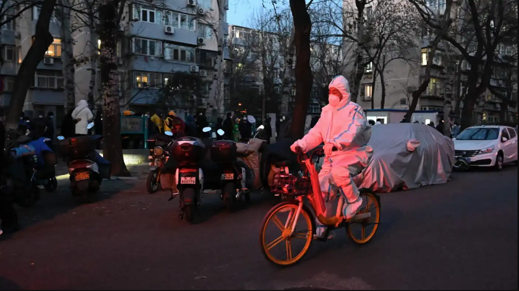 Một số thành phố của Trung Quốc đã nới lỏng các yêu cầu xét nghiệm Covid-19 - Ảnh: Getty.