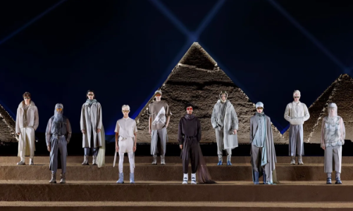 Ngắm BST nam giới chớm thu 2023 của Dior dưới chân kim tự tháp