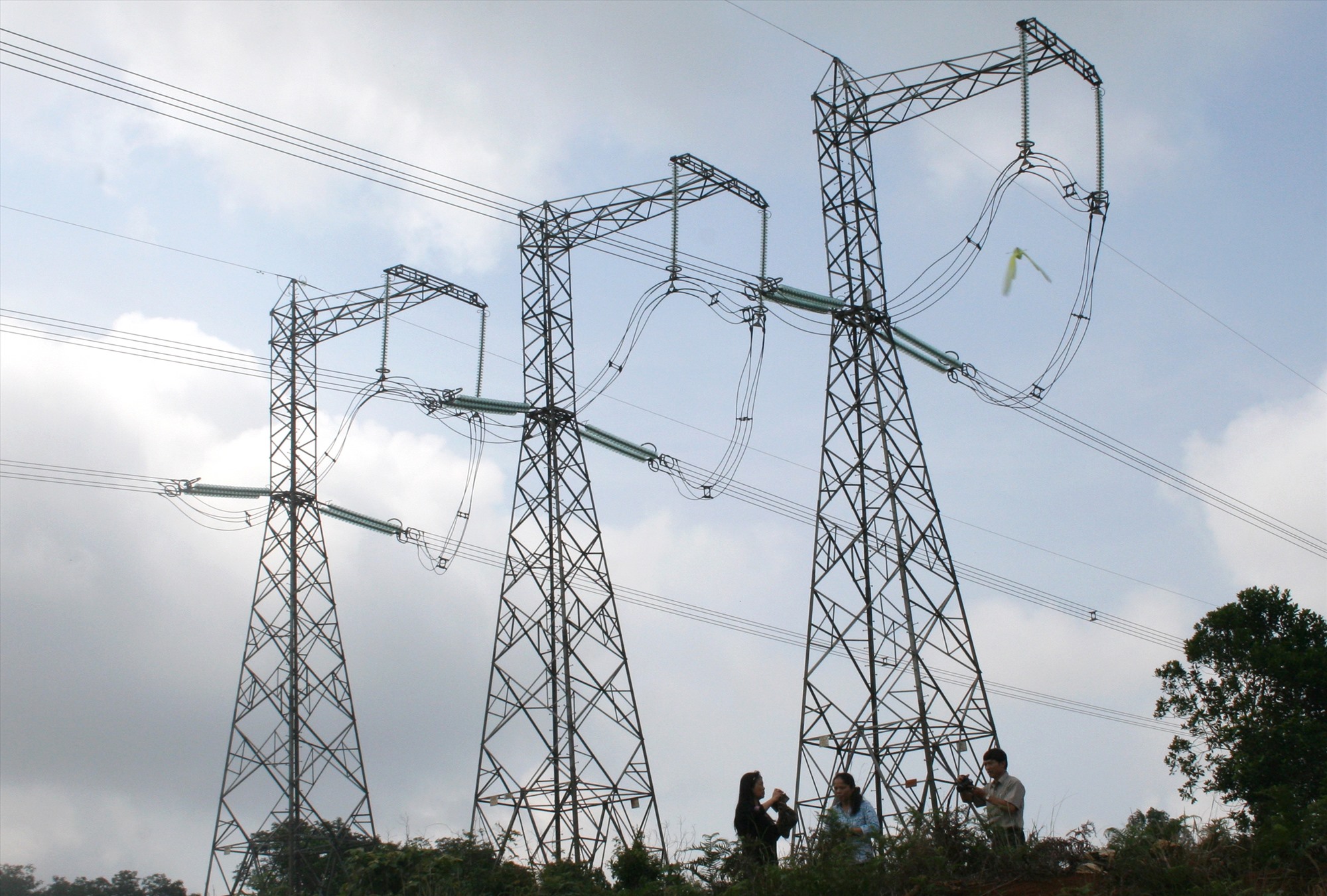 EVN mong muốn chính quyền tỉnh Quảng Nam tạo điều kiện để đường dây 500kV Monsoon – Thạnh Mỹ sớm về đích (ảnh minh họa)