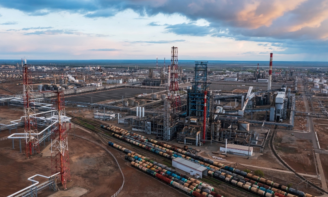 Nhà máy lọc dầu Lukoil ở Volgograd, Nga - Ảnh: Reuters