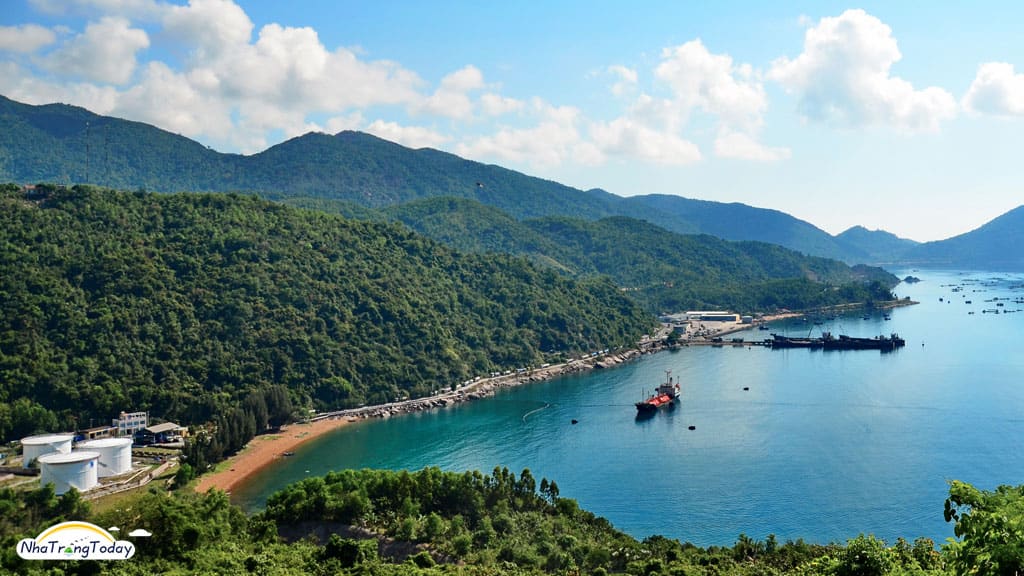 Vịnh Cam Ranh, tỉnh Khánh Hoà.