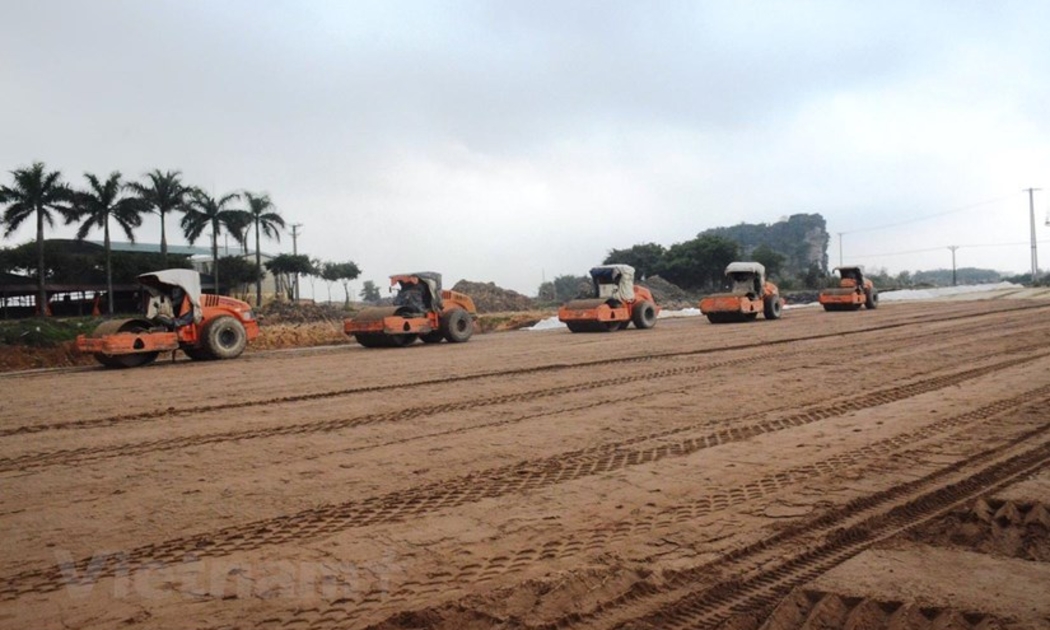 Các nhà thầu nhiều lần lập lại tiến độ và ký cam kết với chủ đầu tư nhưng đều thi công chậm trễ, không đúng cam kết (ảnh minh hoạ).