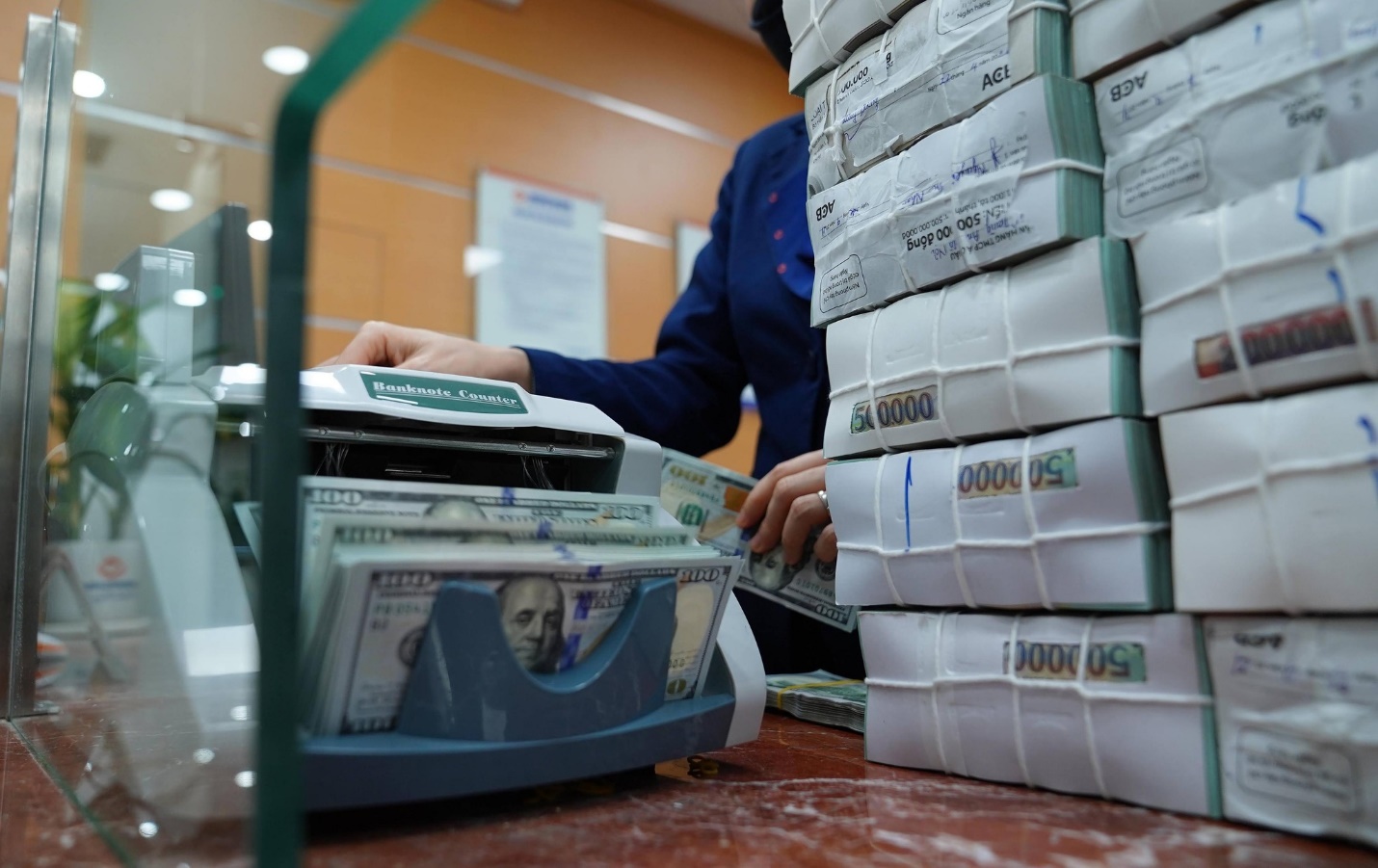 Lượng kiều hối l&agrave; một trong những nguồn ngoại tệ lớn mỗi năm của Việt Nam. Ảnh Ngọc Thắng.