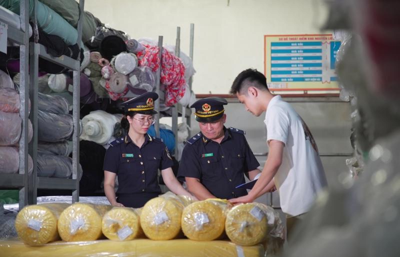 Cơ quan hải quan khởi tố 45 vụ và chuyển cơ quan khác kiến nghị khởi tố 112 vụ việc vi phạm.