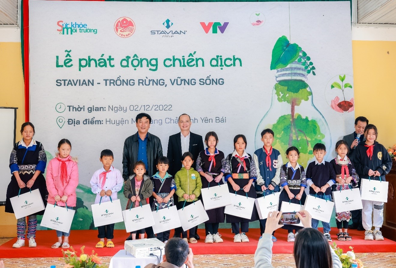 Tập đoàn Stavian gửi tặng nhiều phần quà ý nghĩa tới những hoàn cảnh khó khăn tại địa phương. Nguồn: Stavian.