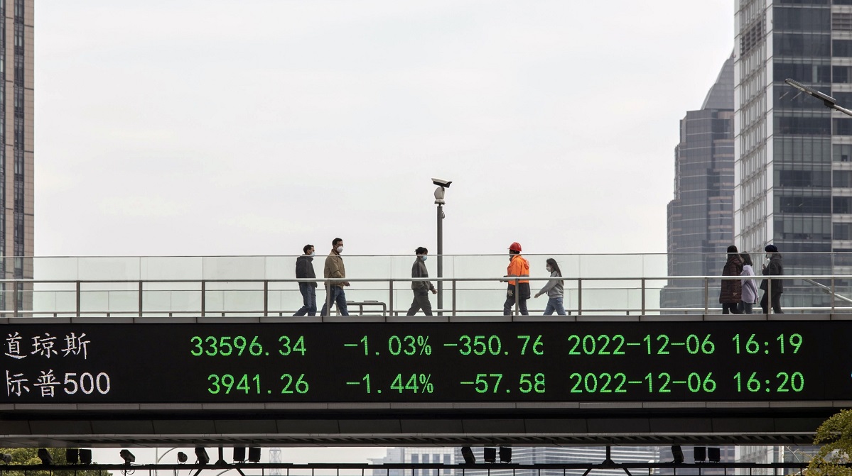 Theo dự báo Bloomberg Economics, trong trường hợp Trung Quốc mở cửa hoàn toàn vào giữa năm 2023, giá năng lượng toàn cầu sẽ tăng khoảng 20% - Ảnh: Bloomberg 