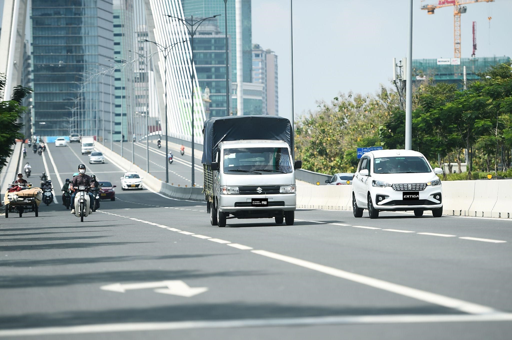 Suzuki Carry Pro xuất hiện trên khắp các cung đường tại Việt Nam bởi sự đa nhiệm và tiện dụng.