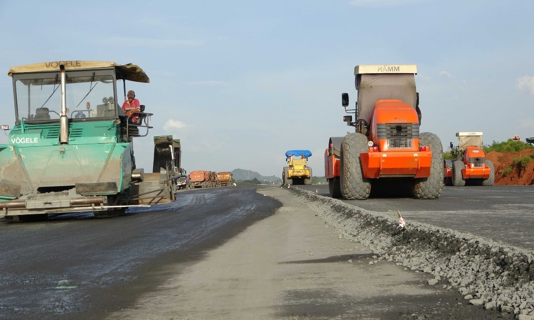 Bộ Giao thông vận tải yêu cầu Ban Quản lý dự án Thăng Long kiên quyết xử lý nhà thầu yếu, bổ sung nhà thầu thi công trong trường hợp cần thiết để đảm bảo tiến độ thi công cao tốc Phan Thiết - Dầu Giây.