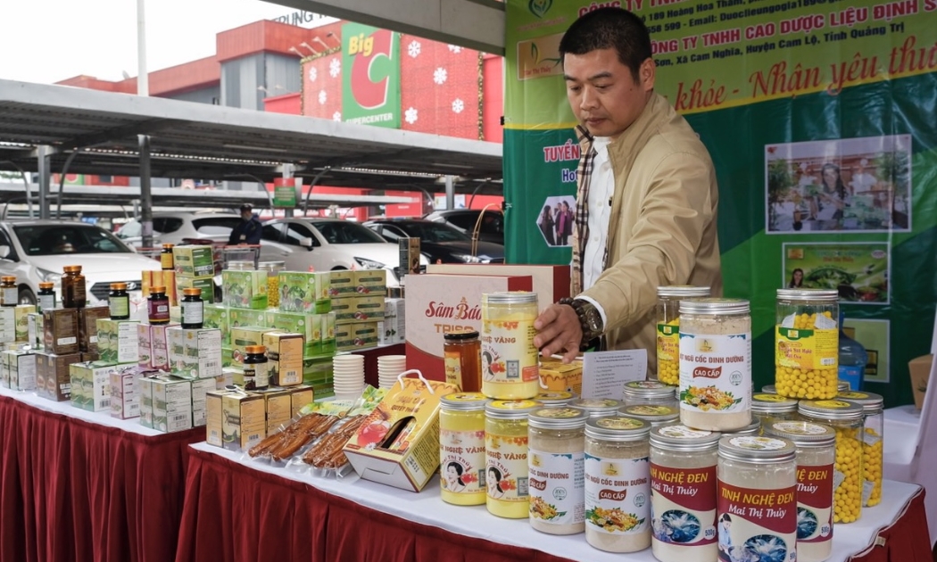 Các sản phẩm vùng miền được trưng bày tại Tuần lễ.