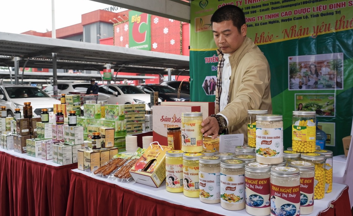 Các sản phẩm vùng miền được trưng bày tại Tuần lễ.