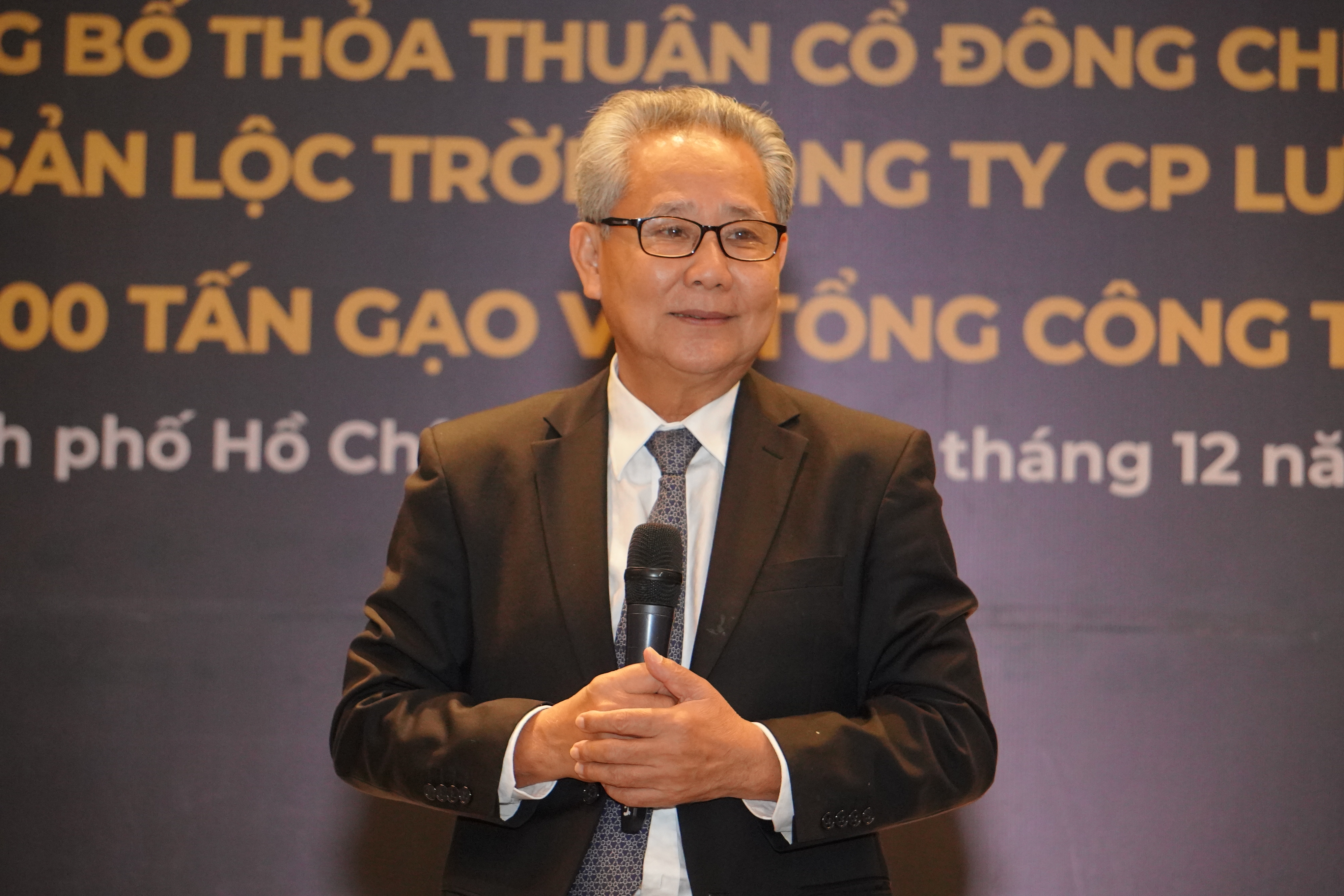 &Ocirc;ng Huỳnh Văn Th&ograve;n, Chủ tịch Tập đo&agrave;n Lộc Trời tại lễ k&yacute; kết.