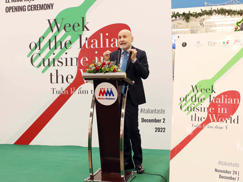 Italian Ambassador to Vietnam, H.E. Antonio Alessandro, addresses the opening of Italian Cuisine Week in Hanoi on December 2.