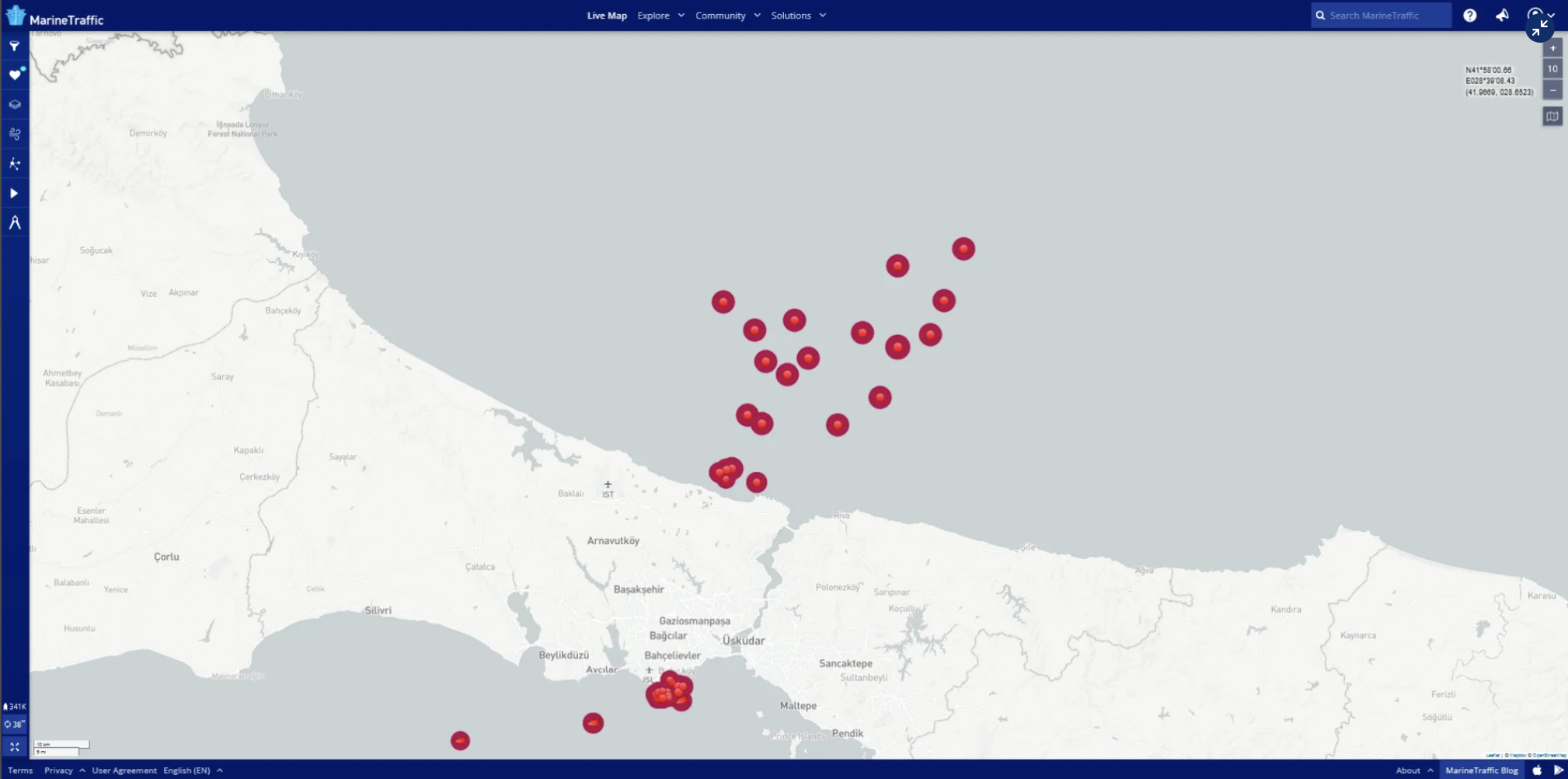 Những chấm m&agrave;u đỏ tr&ecirc;n bản đồ thể hiện những con t&agrave;u đang bị kẹt ngo&agrave;i khơi Thổ Nhĩ Kỳ - Nguồn: CNBC.