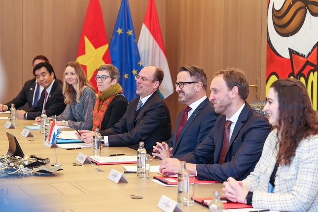 Thủ tướng Xavier Bettel ủng hộ tăng học bổng cho sinh viên Việt Nam sang học tập tại Luxembourg - Ảnh: VGP