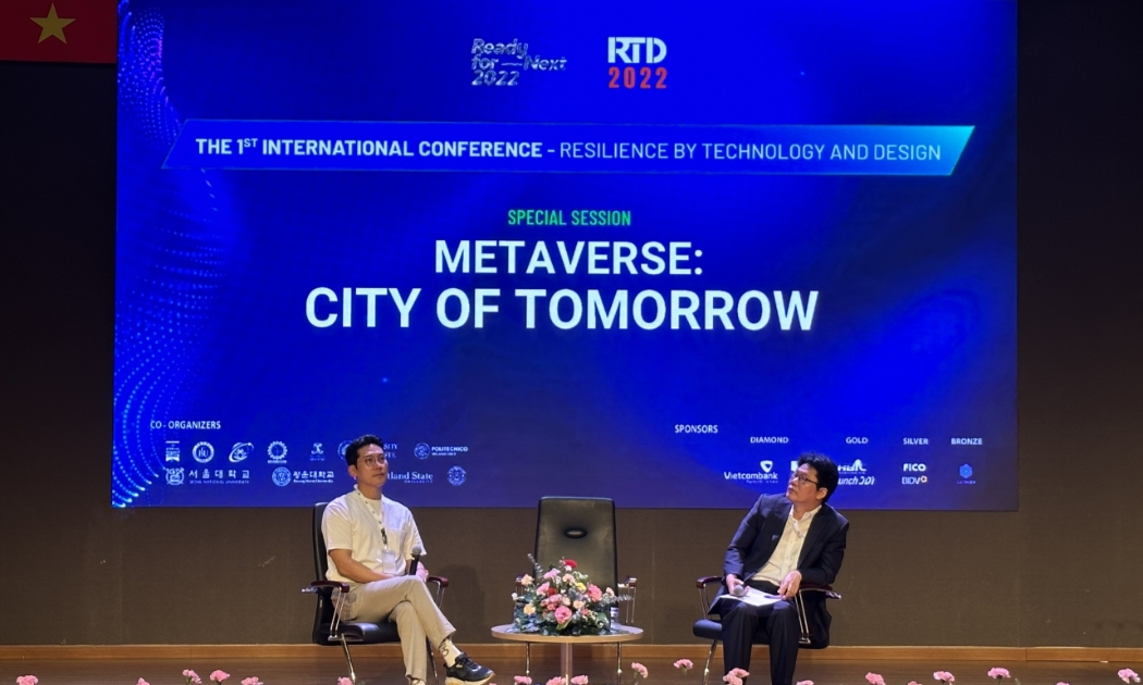 Các diễn giả tại thảo luận chủ đề “Metaverse - Thành phố của ngày mai (City of Tomorrow)” ở điểm Đại học Kinh tế TP. Hồ Chí Minh sáng 9/12.