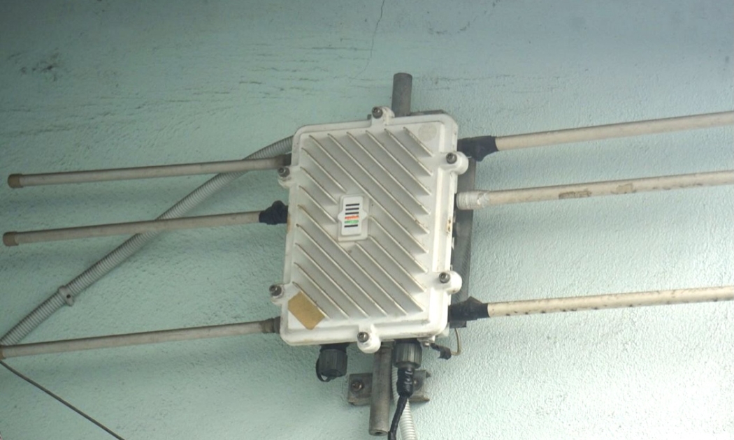 Thiết bị phát sóng Wifi miễn phí được lắp đặt tại một khu nhà trọ công nhân.
