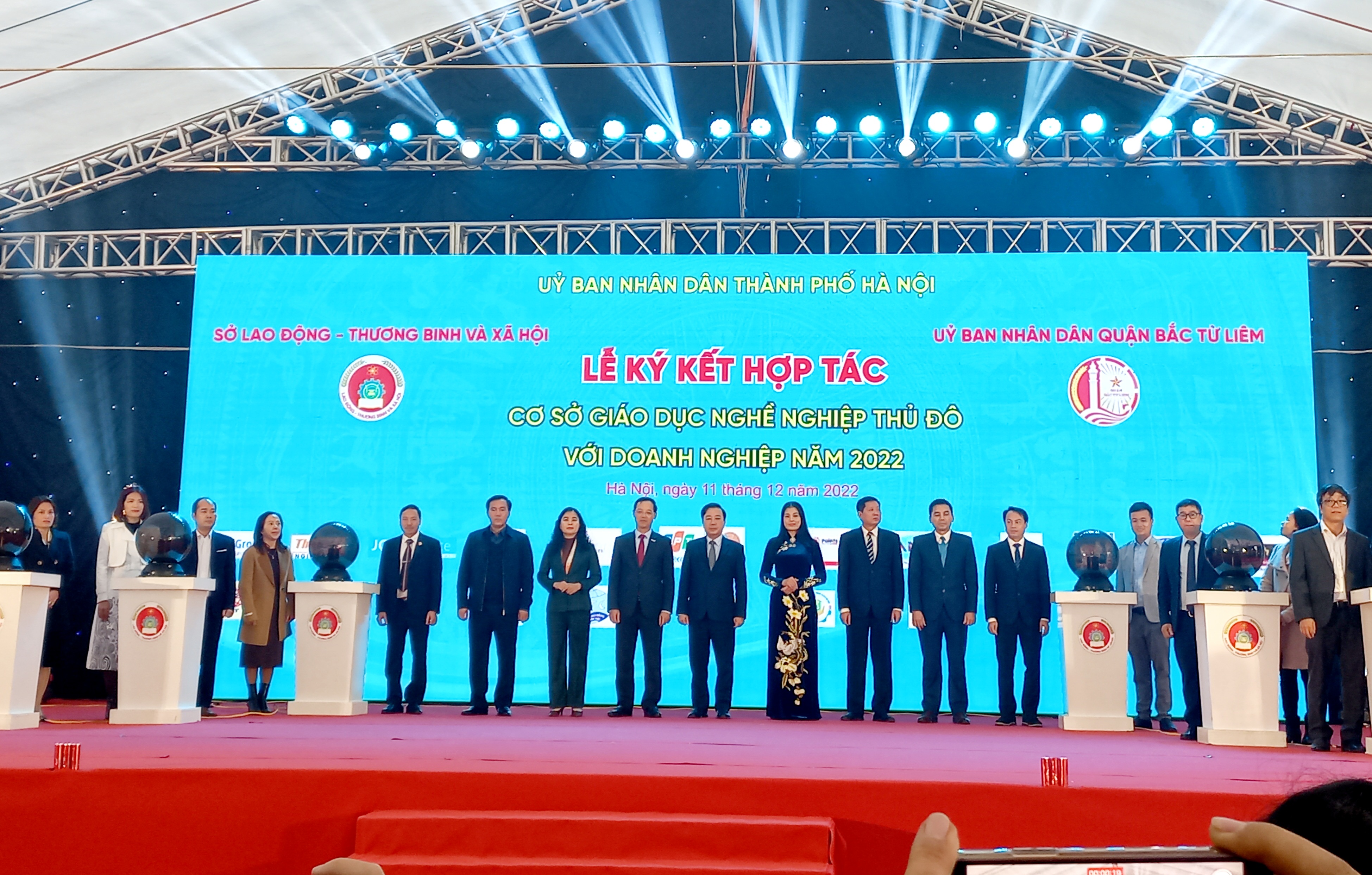 Ký kết hợp tác giữa các cơ sở giáo dục nghề nghiệp và doanh nghiệp tại hội nghị. Ảnh - N.Dương. 