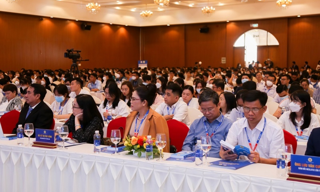 Các chuyên đề báo cáo tại hội nghị thu hút sự quan tâm của hàng ngàn bác sĩ đồng nghiệp tham dự.