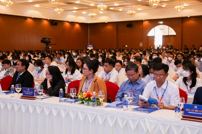 Các chuyên đề báo cáo tại hội nghị thu hút sự quan tâm của hàng ngàn bác sĩ đồng nghiệp tham dự.