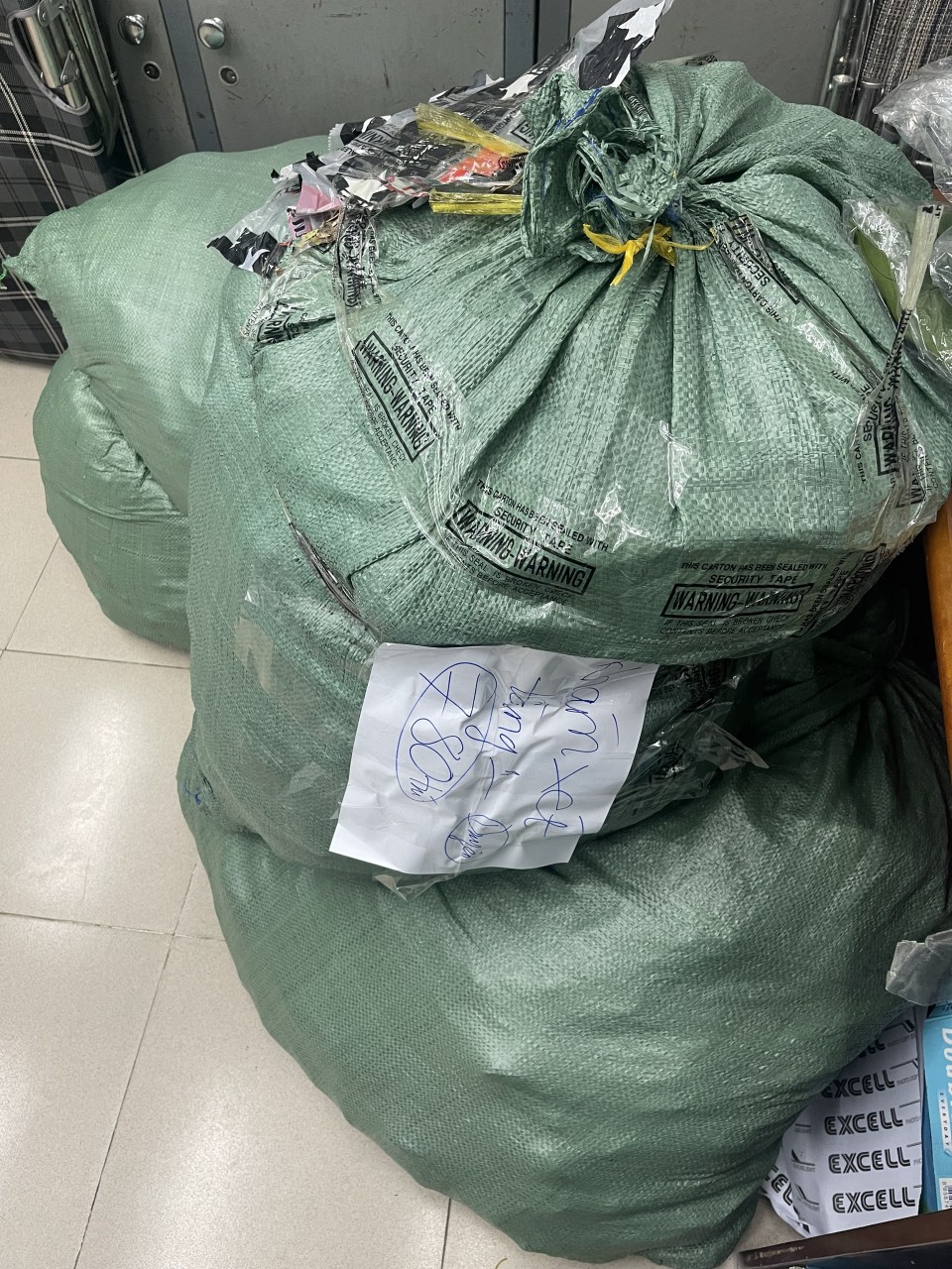 Tang vật bị thu giữ. Ảnh: Công an TPHCM.