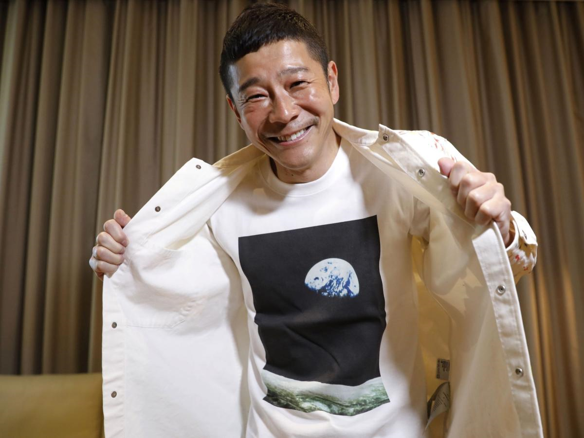 Tỷ ph&uacute; Maezawa sẽ thanh to&aacute;n to&agrave;n bộ chuyến đi khứ hồi k&eacute;o d&agrave;i một tuần đưa phi h&agrave;nh đo&agrave;n tới Mặt Trăng v&agrave;o năm 2023.