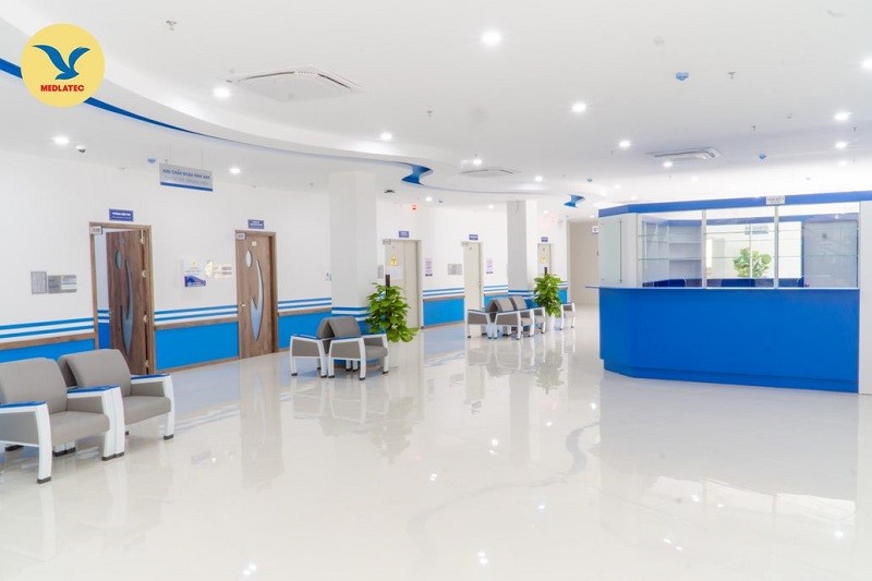 Phòng khám có tổng diện tích 2.700m2 phục vụ khám chữa bệnh đa chuyên khoa.