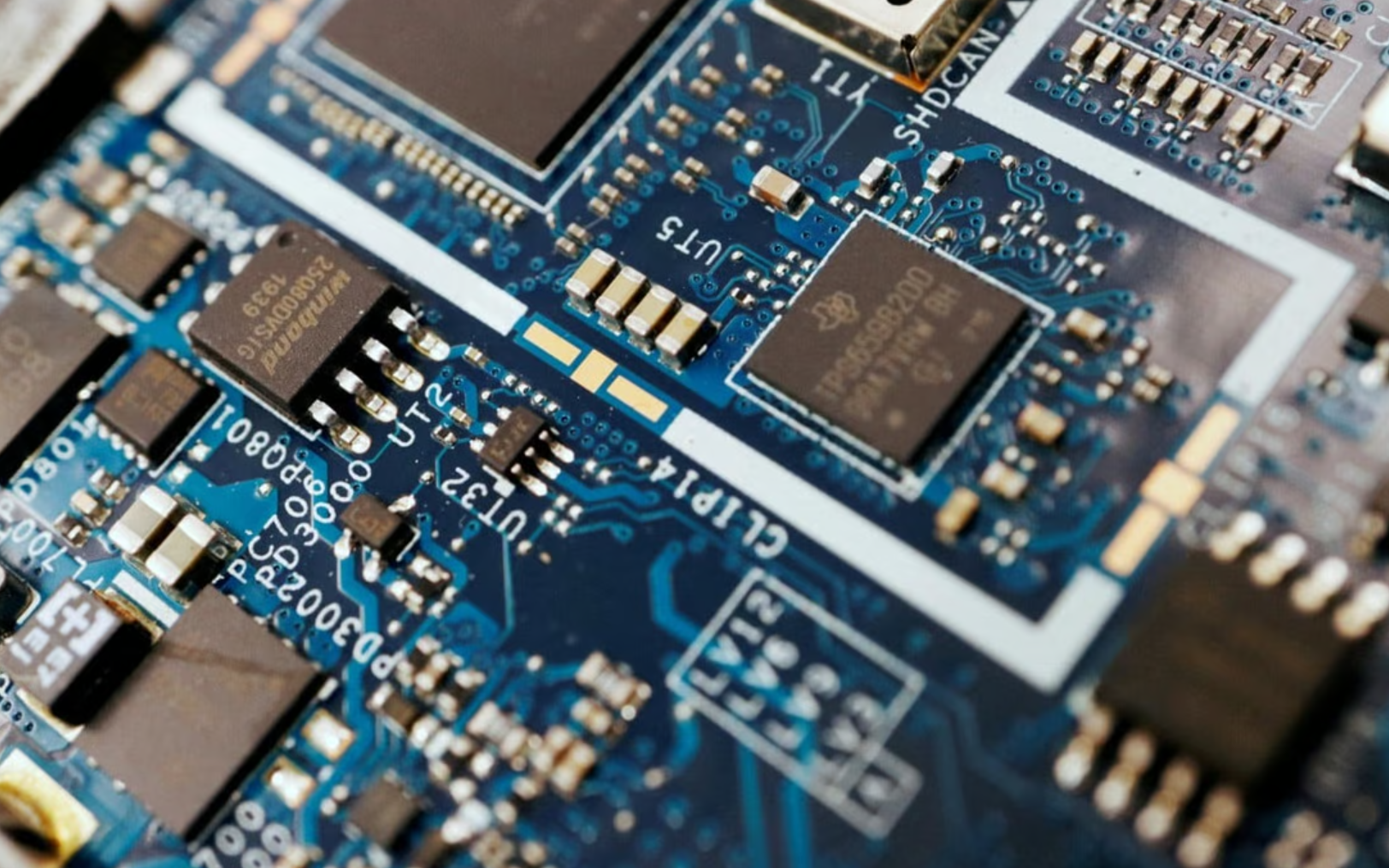 Mỹ hiện chiếm khoảng 12% thị phần bán dẫn toàn cầu, trong khi Nhật chiếm 15%, còn Đài Loan và Hàn Quốc đều nắm giữ khoảng 20% - Ảnh: Reuters