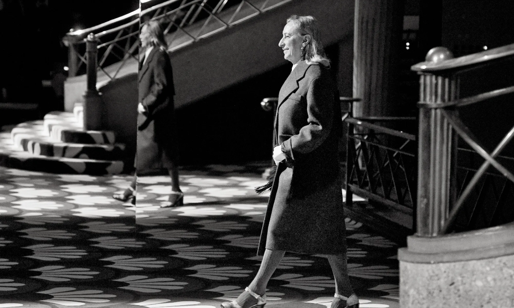 Bà Miuccia Prada lui về đồng hành cùng nhà thiết kế Raf Simons tại Prada. Ảnh: The Cut