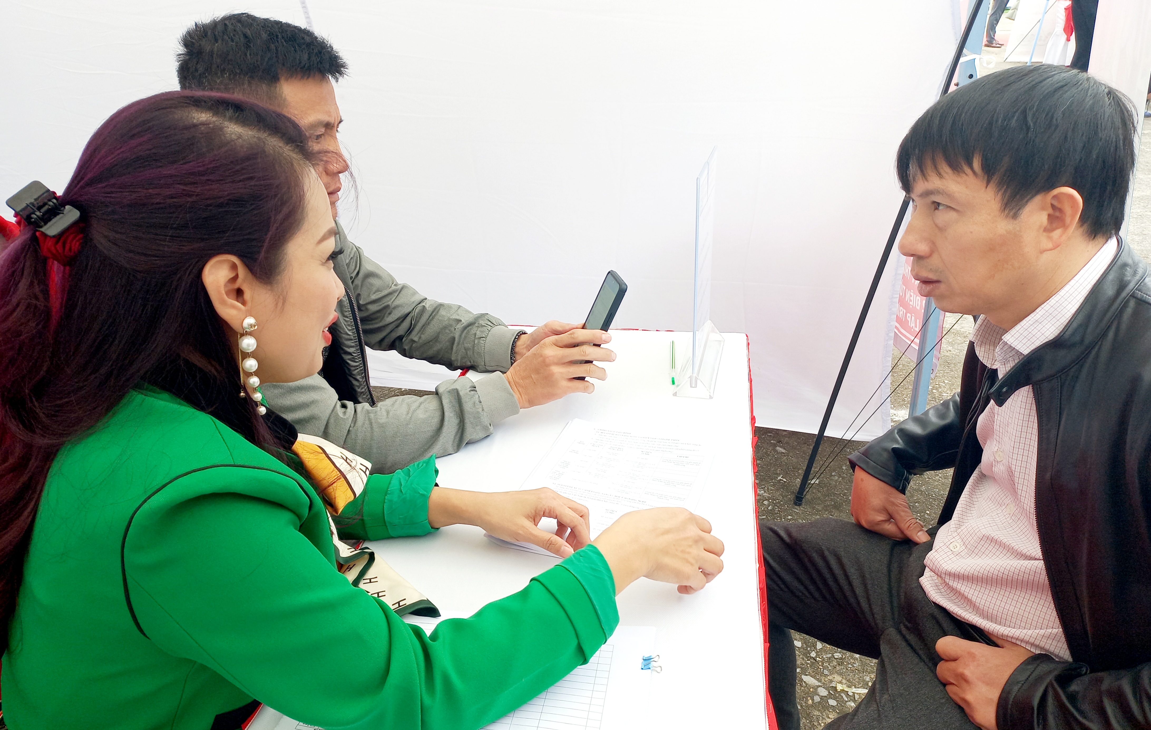 Nhiều đoanh nghiệp khối sản xuất vẫn c&oacute; nhu cầu tuyển dụng lao động dịp cuối năm. Ảnh - Nhật Dương.&nbsp;