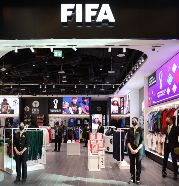 Cửa h&agrave;ng&nbsp;b&aacute;n lẻ ch&iacute;nh thức của FIFA World Cup Qatar 2022 nằm tại S&acirc;n bay Quốc tế Hamad.