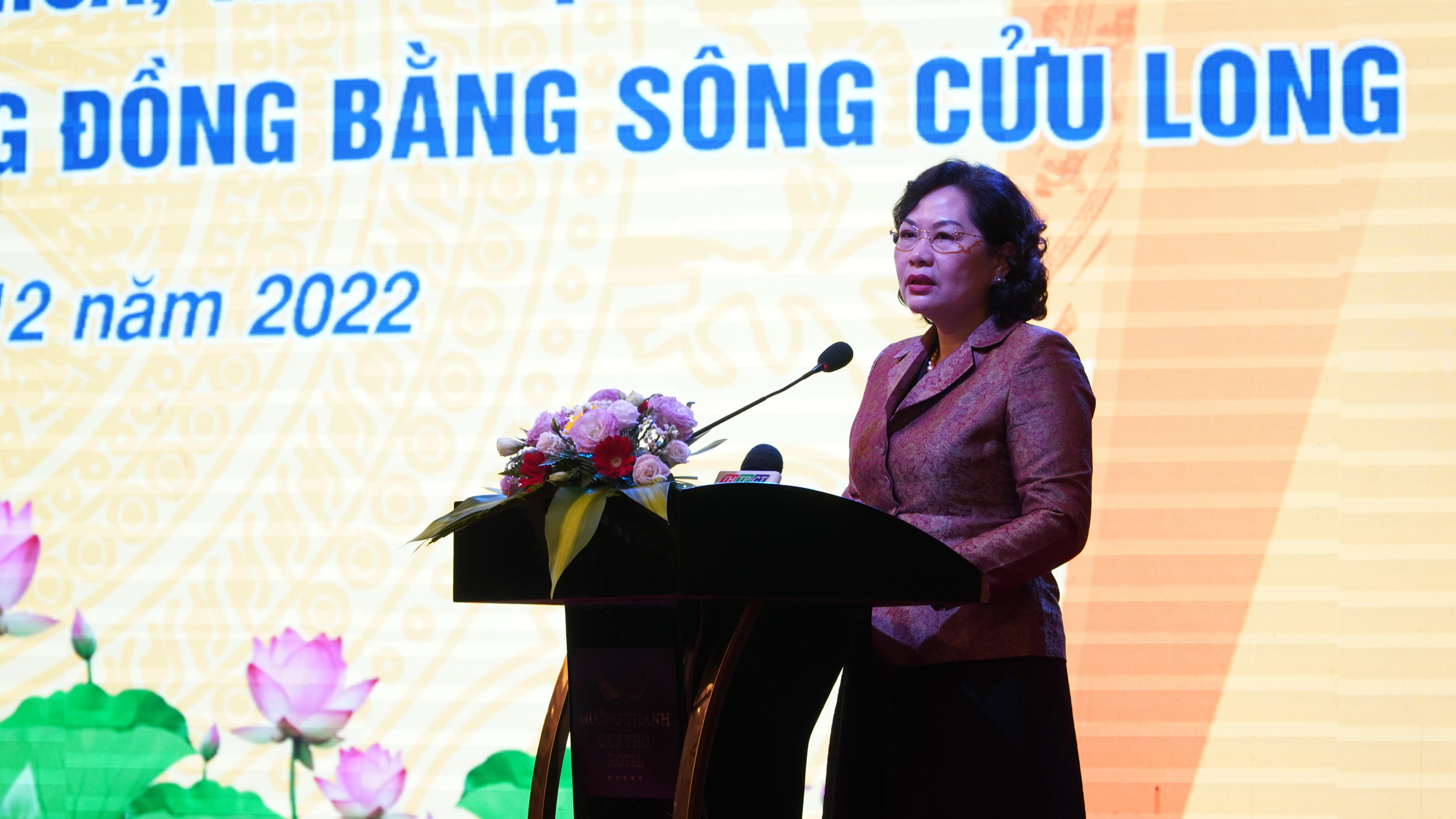 Thống đốc Ngân hàng Nhà nước Nguyễn Thị Hồng phát biểu tại hội nghị.