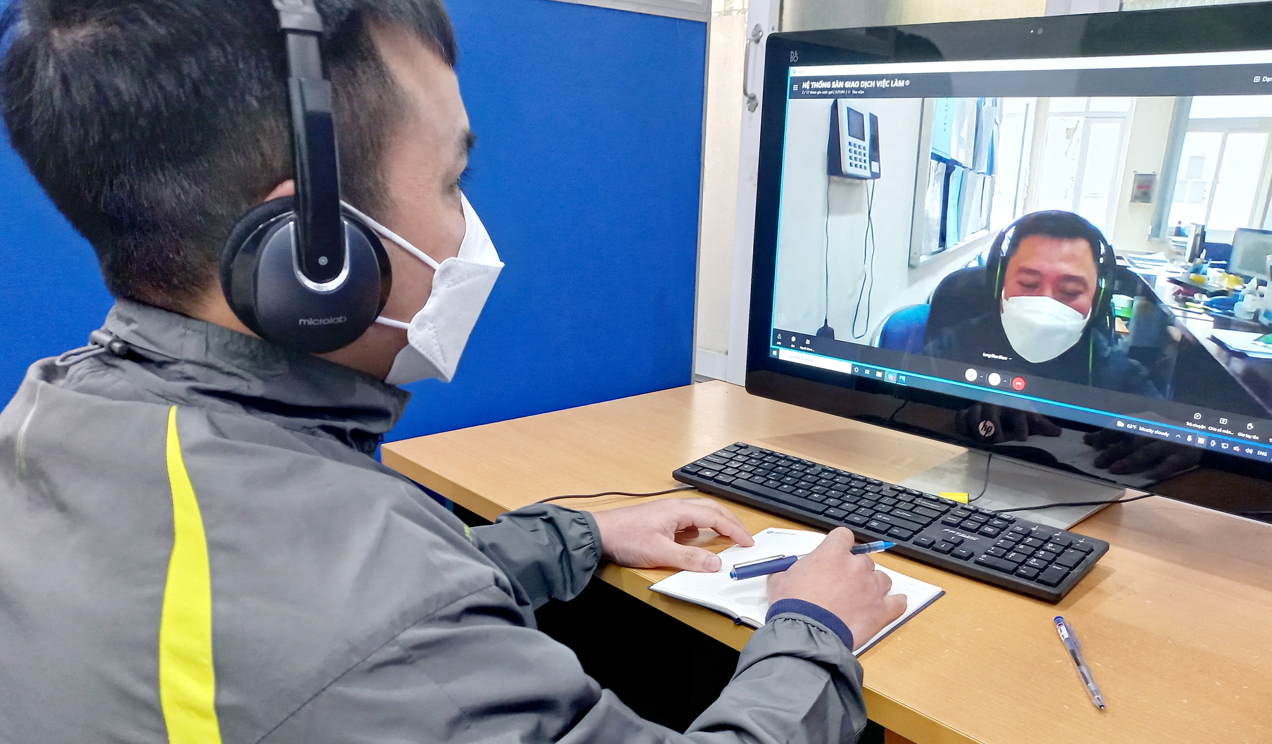 Kết nối t&igrave;m việc l&agrave;m cho người lao động. Ảnh - N.Dương.