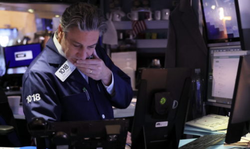 Chứng khoán Mỹ tụt điểm sau khi Fed nâng lãi suất, giá dầu tăng mạnh