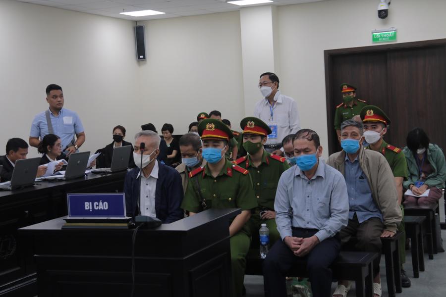 Các bị cáo tại phiên tòa sơ thẩm hồi tháng 11/2022.