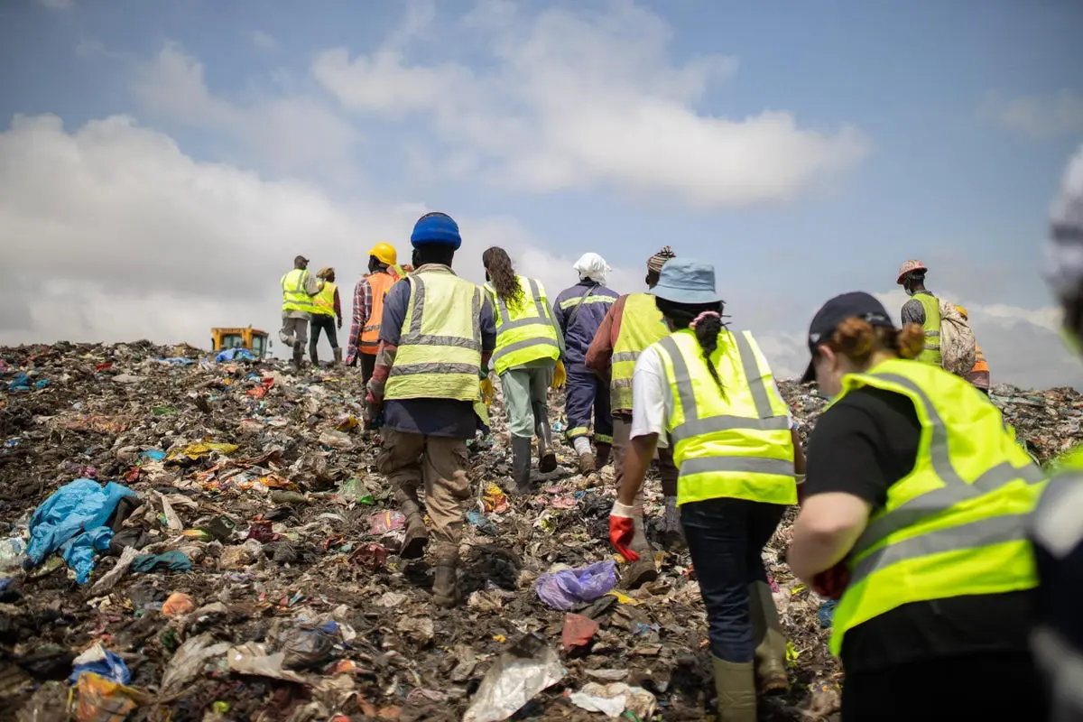 Việc&nbsp;khuyến kh&iacute;ch sản xuất qu&aacute; mức v&agrave; ti&ecirc;u thụ qu&aacute; nhiều c&aacute;c mặt h&agrave;ng chất lượng thấp đ&atilde; tạo ra một lượng lớn r&aacute;c thải thời trang.
