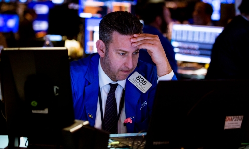 Nỗi lo suy thoái khiến chứng khoán Mỹ đỏ rực, giá dầu “bốc hơi” 2%