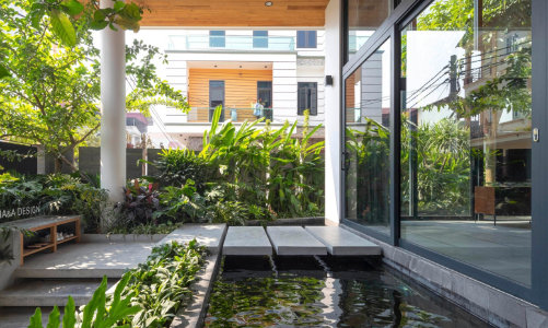 Ngôi nhà đá ong ấn tượng trên mảnh đất không vuông