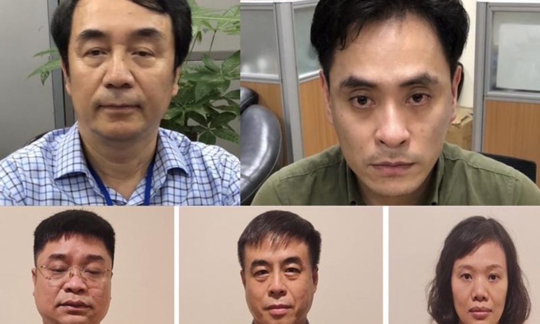 Ông Trần Hùng (hàng trên, bên trái) và các bị can liên quan đến đường dây sản xuất, buôn bán sách giáo khoa giả. Ảnh: Bộ Công an